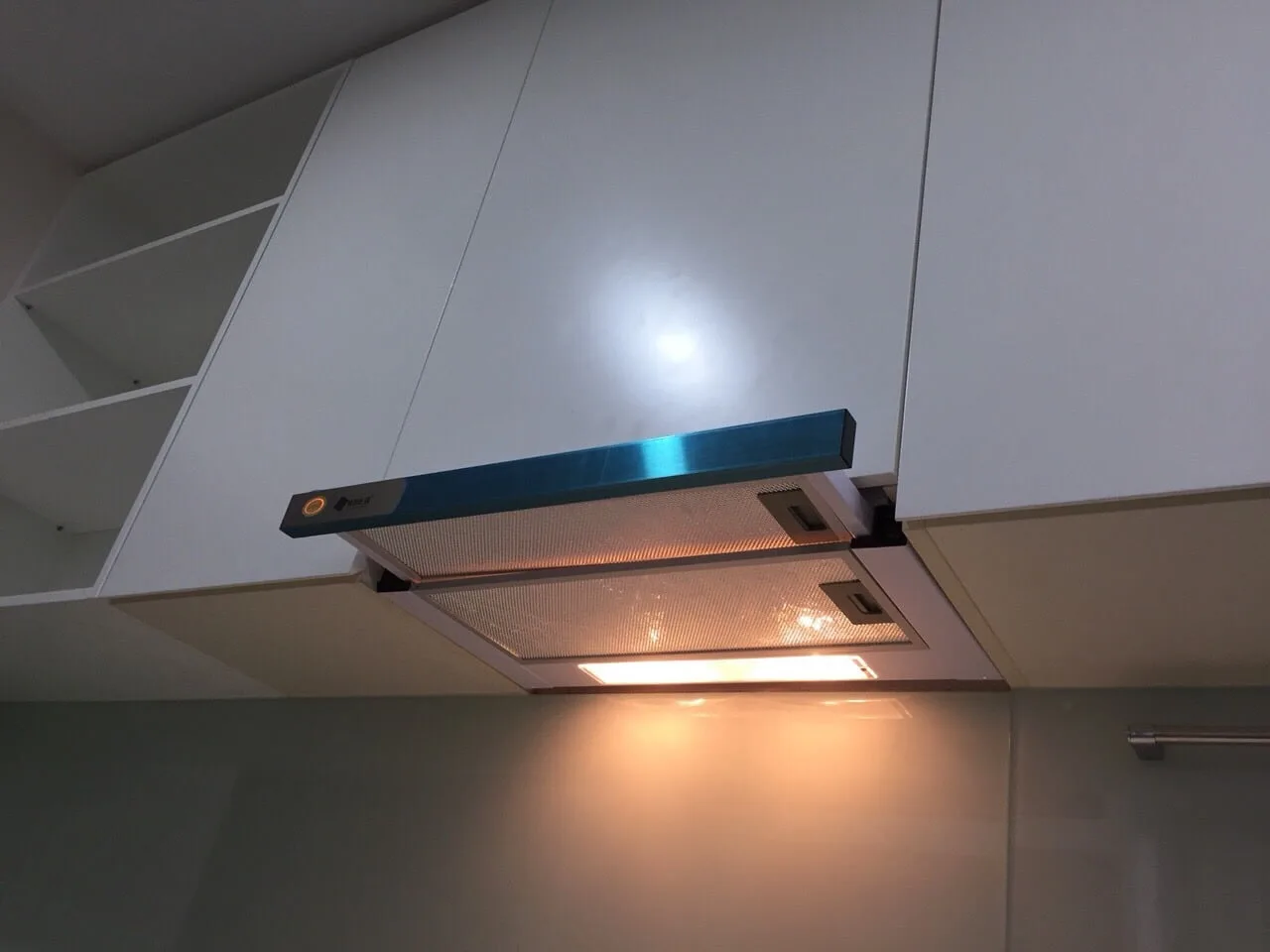 Máy hút mùi Arber AB700KA thiết kế âm tủ nhỏ gọn 70cm 5 Máy hút mùi Arber AB700KA thiết kế âm tủ nhỏ gọn 70cm - Ảnh 3