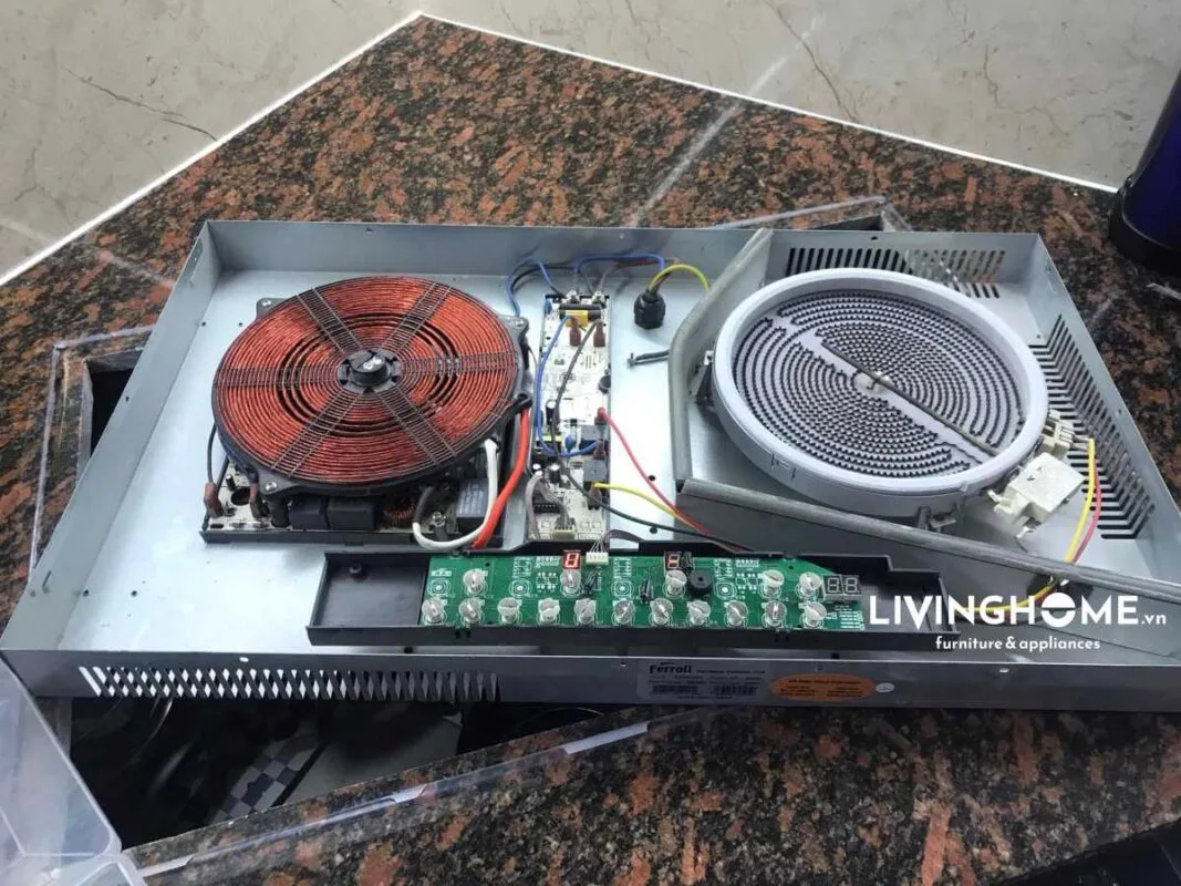 Bên trong 1 sản phẩm Bếp điện từ kết hợp